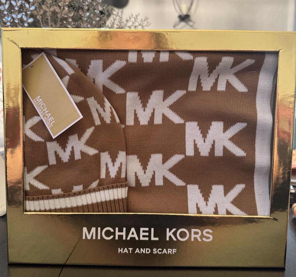 NWT Michael Kors Jacquard Beanie Hat & Scarf Set